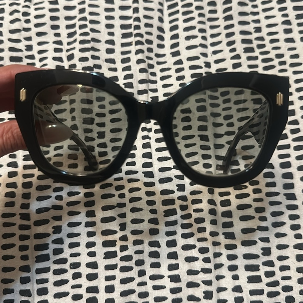 Fendi cat eye black sunglasses authentic - Picture 2 of 7